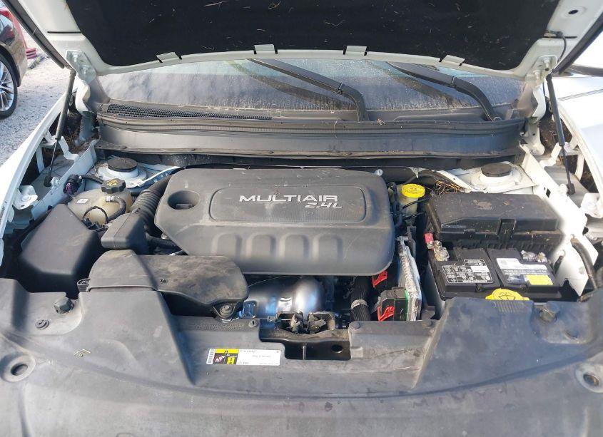 Photo 10 of 2015 Jeep Cherokee LATITUDE (VIN 1C4PJLCB7FW677644)