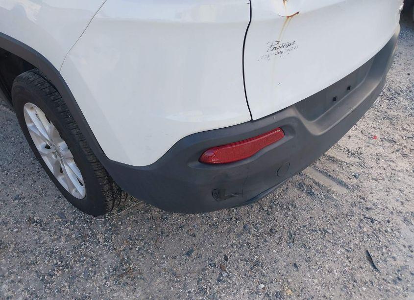 Photo 12 of 2015 Jeep Cherokee LATITUDE (VIN 1C4PJLCB7FW677644)