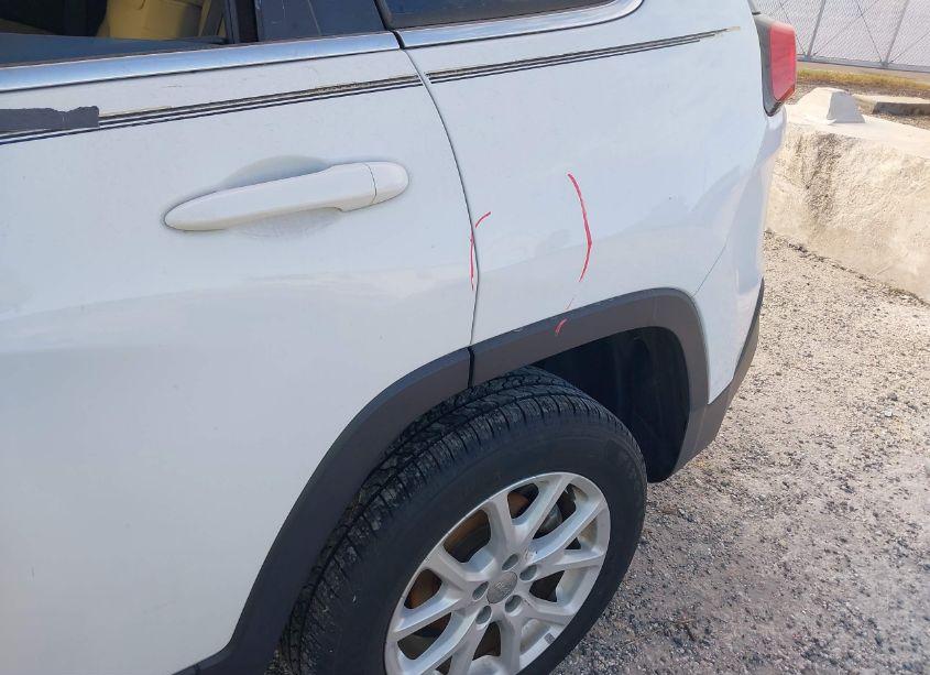 Photo 16 of 2015 Jeep Cherokee LATITUDE (VIN 1C4PJLCB7FW677644)