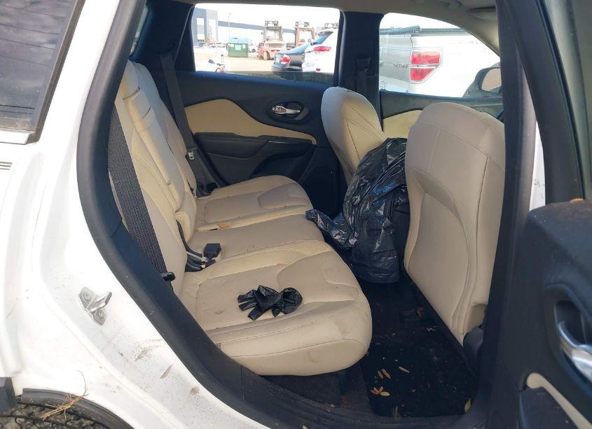 Photo 8 of 2015 Jeep Cherokee LATITUDE (VIN 1C4PJLCB7FW677644)