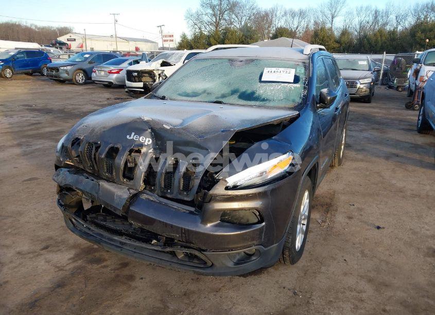 Photo 2 of 2015 Jeep Cherokee LATITUDE (VIN 1C4PJLCB7FW712232)
