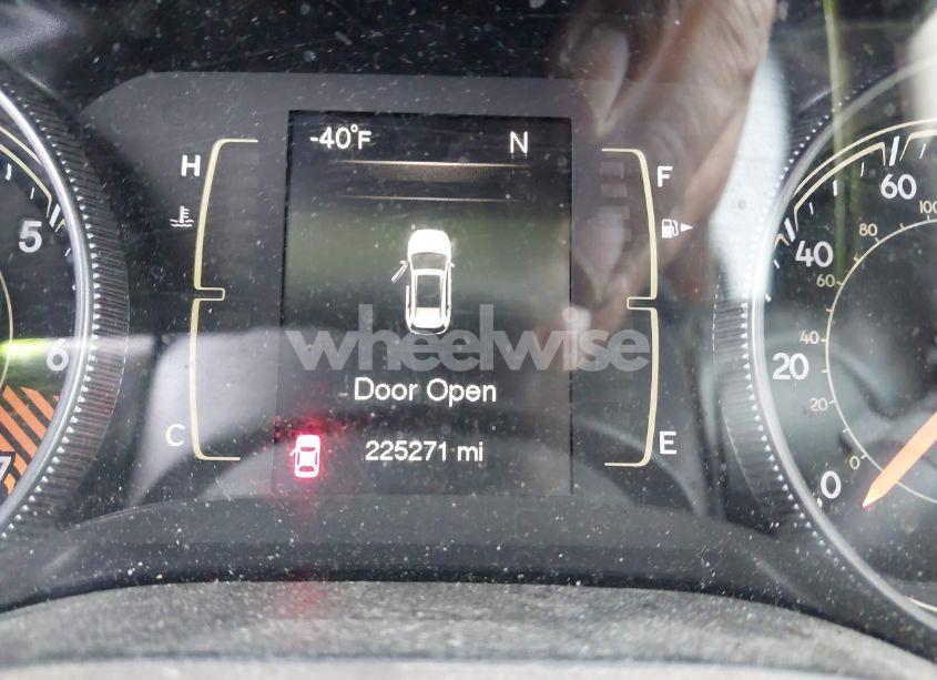 Photo 15 of 2015 Jeep Cherokee LATITUDE (VIN 1C4PJLCB7FW737356)