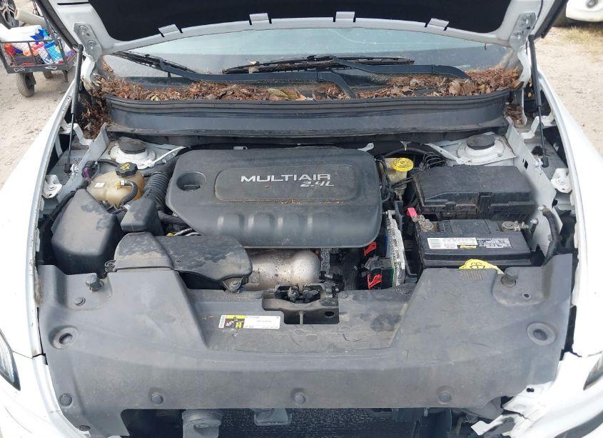 Photo 10 of 2015 Jeep Cherokee LATITUDE (VIN 1C4PJLCB7FW747224)