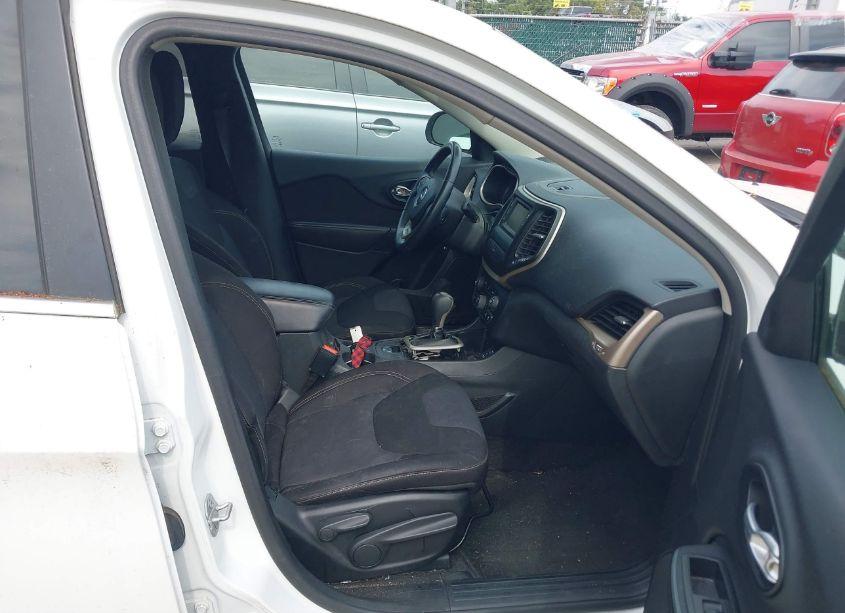 Photo 5 of 2015 Jeep Cherokee LATITUDE (VIN 1C4PJLCB7FW747224)