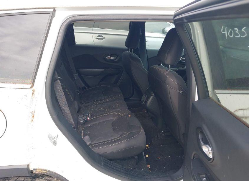 Photo 8 of 2015 Jeep Cherokee LATITUDE (VIN 1C4PJLCB7FW747224)