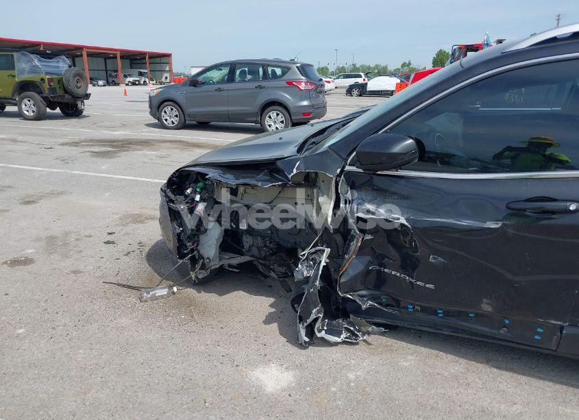 Photo 6 of 2016 Jeep Cherokee LATITUDE (VIN 1C4PJLCB7GW201332)