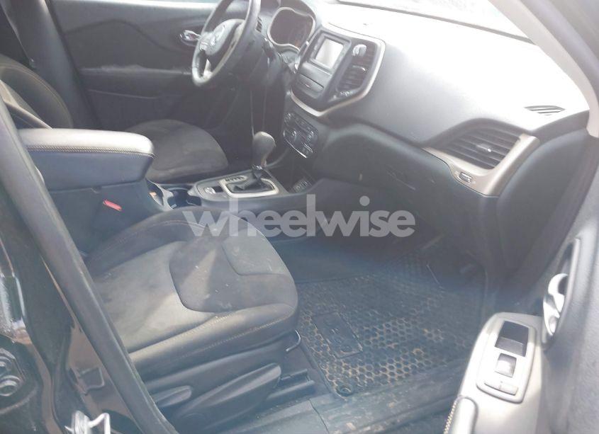 Photo 5 of 2016 Jeep Cherokee LATITUDE (VIN 1C4PJLCB7GW212640)