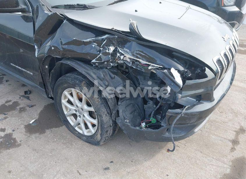 Photo 6 of 2016 Jeep Cherokee LATITUDE (VIN 1C4PJLCB7GW212640)