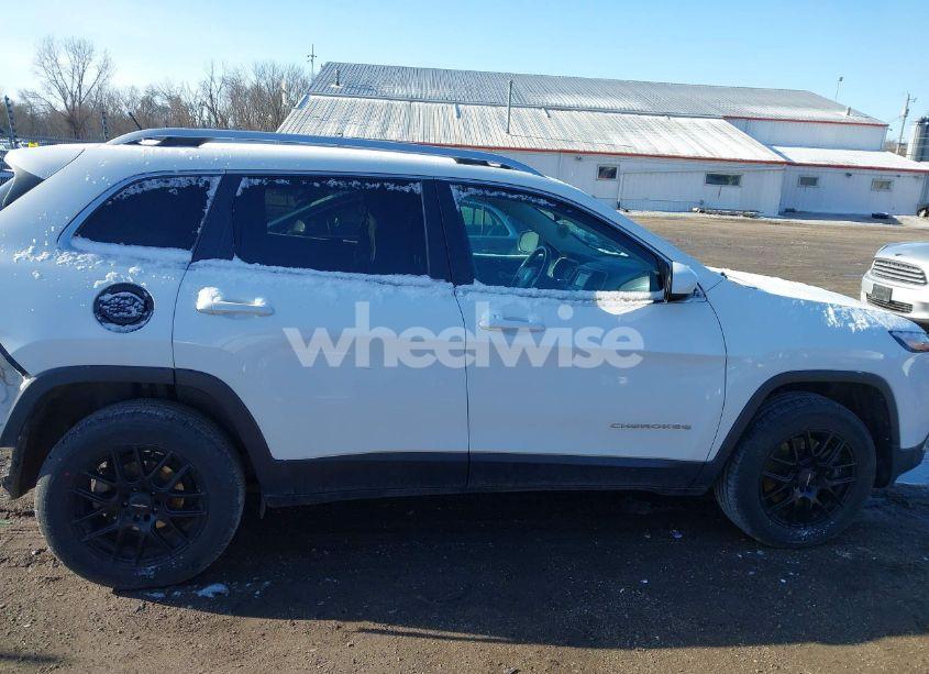 Photo 13 of 2016 Jeep Cherokee LATITUDE (VIN 1C4PJLCB7GW307005)