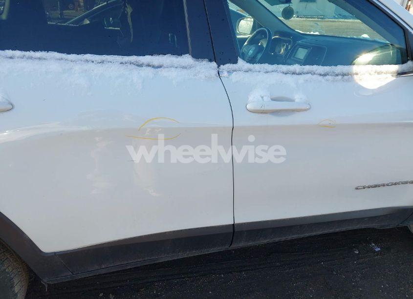 Photo 18 of 2016 Jeep Cherokee LATITUDE (VIN 1C4PJLCB7GW307005)