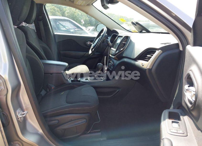 Photo 5 of 2016 Jeep Cherokee LATITUDE (VIN 1C4PJLCB7GW351506)