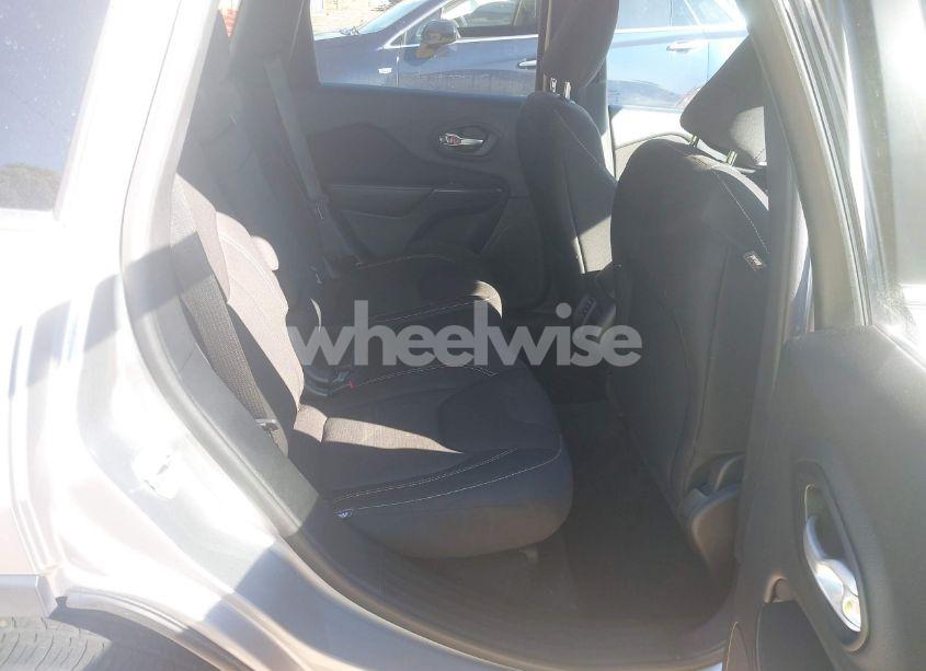 Photo 8 of 2016 Jeep Cherokee LATITUDE (VIN 1C4PJLCB7GW351506)