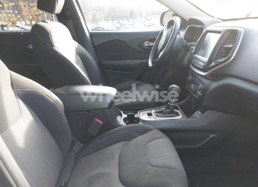 Photo 5 of 2017 Jeep Cherokee LATITUDE FWD (VIN 1C4PJLCB7HW527486)