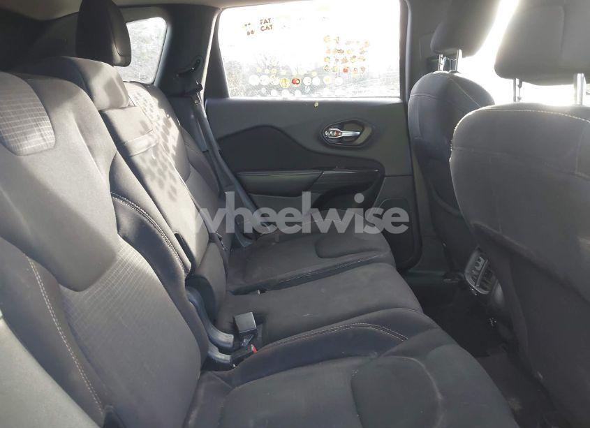 Photo 8 of 2017 Jeep Cherokee LATITUDE FWD (VIN 1C4PJLCB7HW527486)