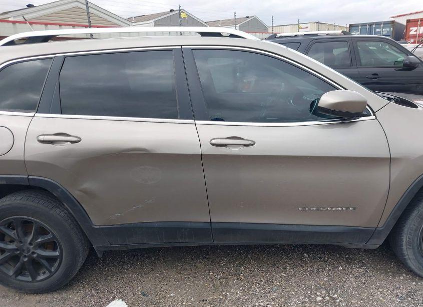 Photo 13 of 2017 Jeep Cherokee LATITUDE FWD (VIN 1C4PJLCB7HW580950)