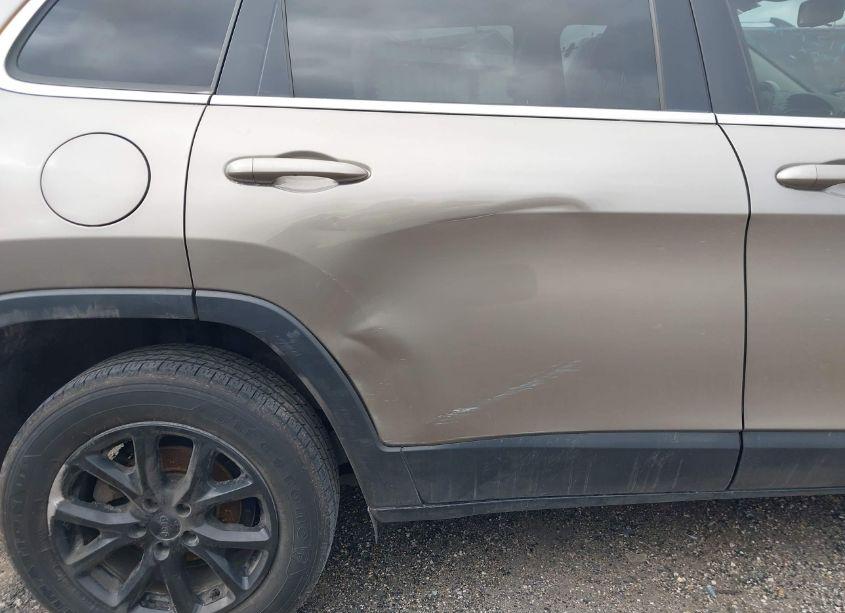 Photo 6 of 2017 Jeep Cherokee LATITUDE FWD (VIN 1C4PJLCB7HW580950)