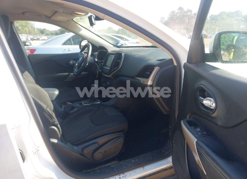 Photo 5 of 2017 Jeep Cherokee LATITUDE FWD (VIN 1C4PJLCB7HW640550)