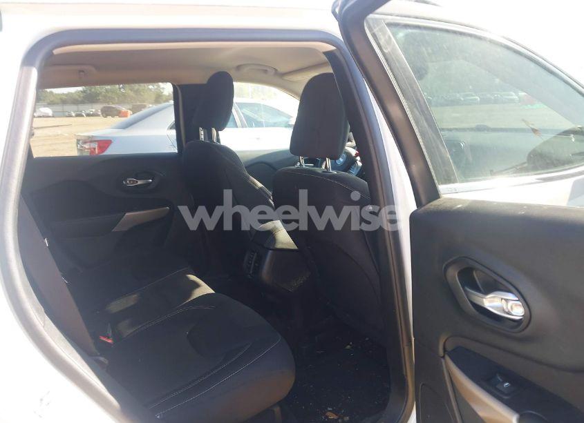 Photo 8 of 2017 Jeep Cherokee LATITUDE FWD (VIN 1C4PJLCB7HW640550)