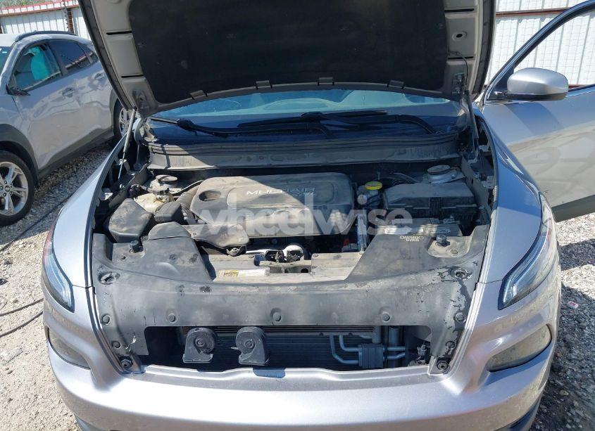 Photo 10 of 2017 Jeep Cherokee LATITUDE FWD (VIN 1C4PJLCB7HW661141)