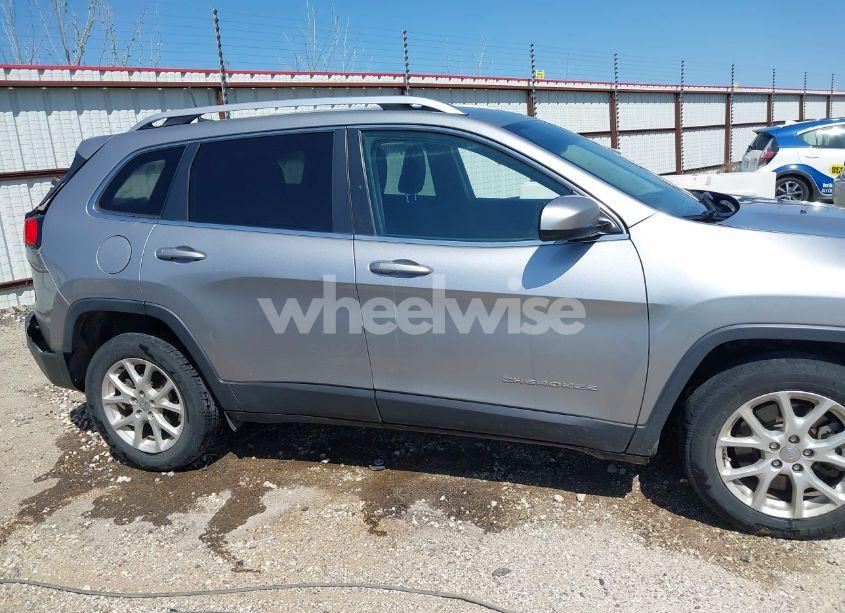 Photo 13 of 2017 Jeep Cherokee LATITUDE FWD (VIN 1C4PJLCB7HW661141)