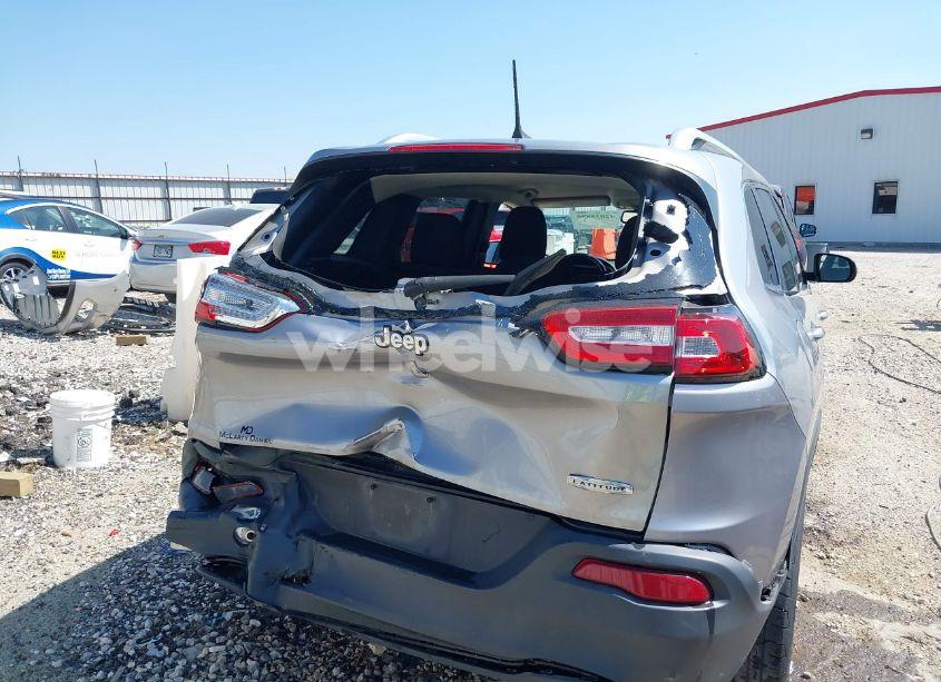 Photo 6 of 2017 Jeep Cherokee LATITUDE FWD (VIN 1C4PJLCB7HW661141)