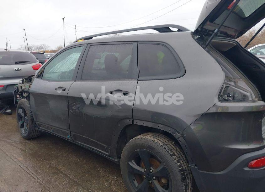 Photo 15 of 2018 Jeep Cherokee LATITUDE FWD (VIN 1C4PJLCB7JD540210)