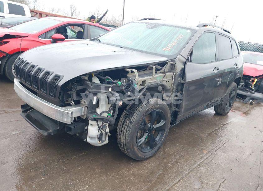 Photo 2 of 2018 Jeep Cherokee LATITUDE FWD (VIN 1C4PJLCB7JD540210)