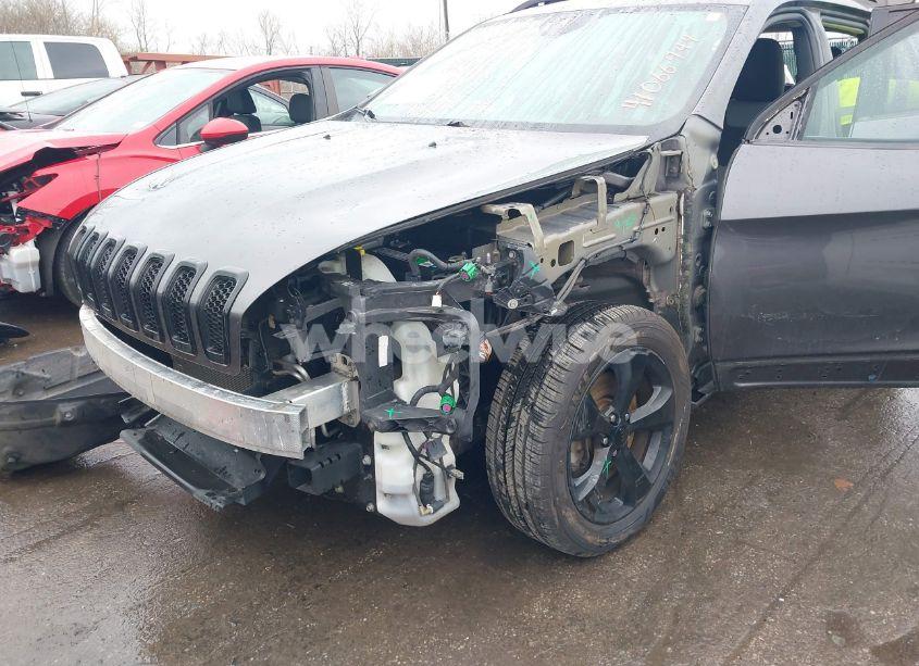 Photo 6 of 2018 Jeep Cherokee LATITUDE FWD (VIN 1C4PJLCB7JD540210)