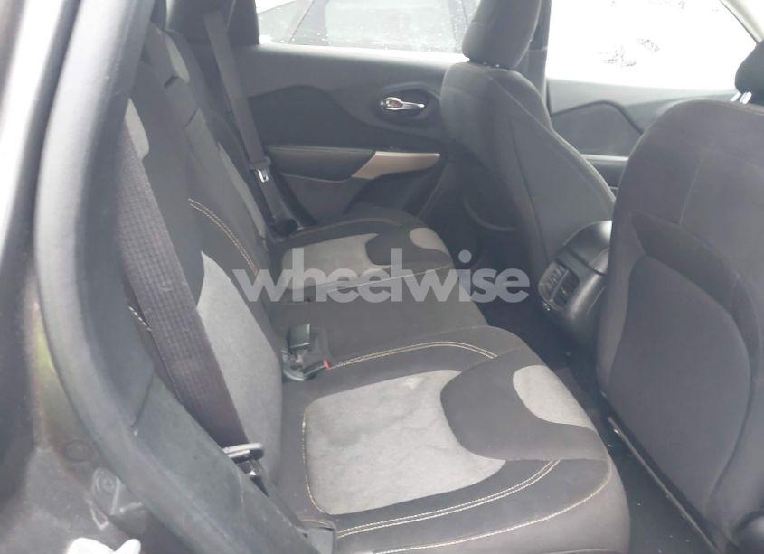 Photo 8 of 2018 Jeep Cherokee LATITUDE FWD (VIN 1C4PJLCB7JD540210)