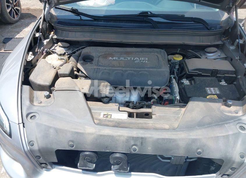 Photo 10 of 2018 Jeep Cherokee LATITUDE FWD (VIN 1C4PJLCB7JD542457)