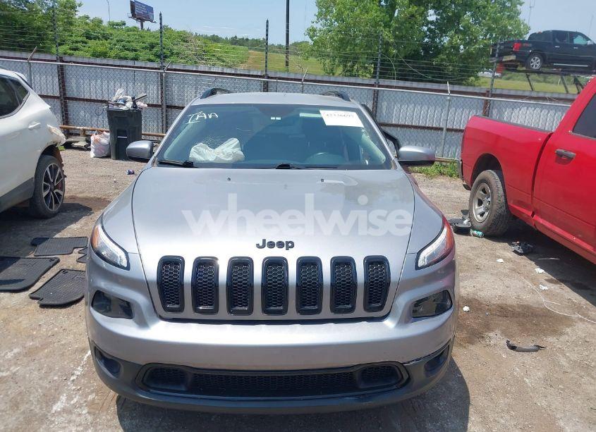 Photo 12 of 2018 Jeep Cherokee LATITUDE FWD (VIN 1C4PJLCB7JD542457)