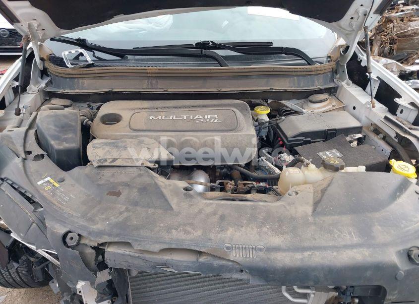 Photo 10 of 2019 Jeep Cherokee LATITUDE FWD (VIN 1C4PJLCB7KD131481)