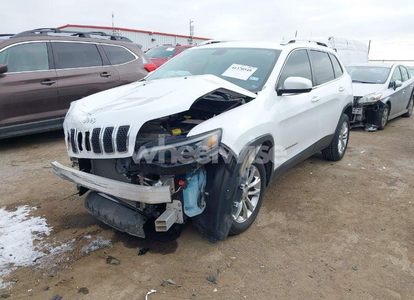 Photo 2 of 2019 Jeep Cherokee LATITUDE FWD (VIN 1C4PJLCB7KD131481)