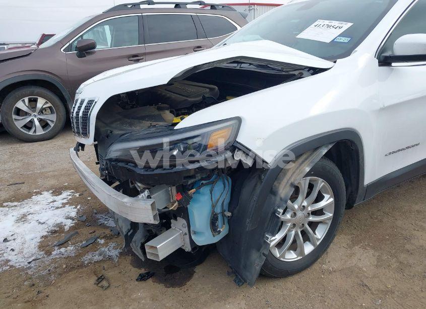 Photo 6 of 2019 Jeep Cherokee LATITUDE FWD (VIN 1C4PJLCB7KD131481)