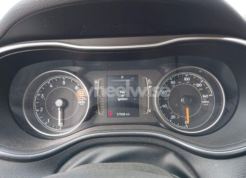 Photo 7 of 2019 Jeep Cherokee LATITUDE FWD (VIN 1C4PJLCB7KD131481)