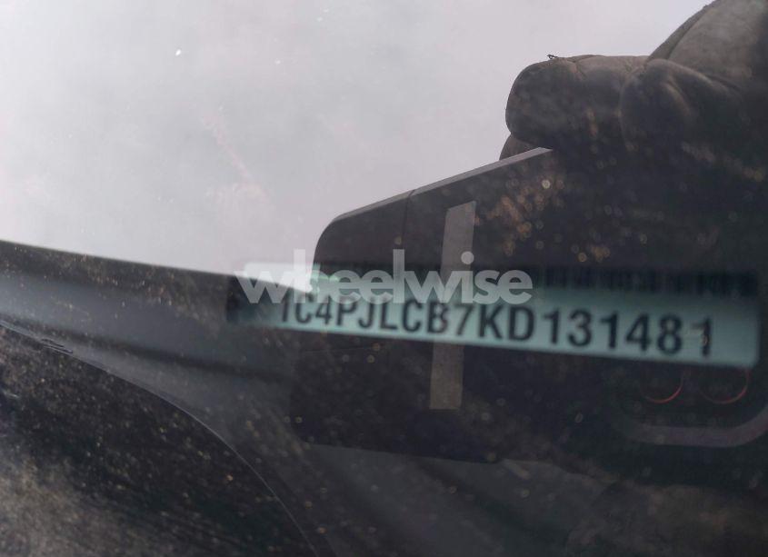 Photo 9 of 2019 Jeep Cherokee LATITUDE FWD (VIN 1C4PJLCB7KD131481)