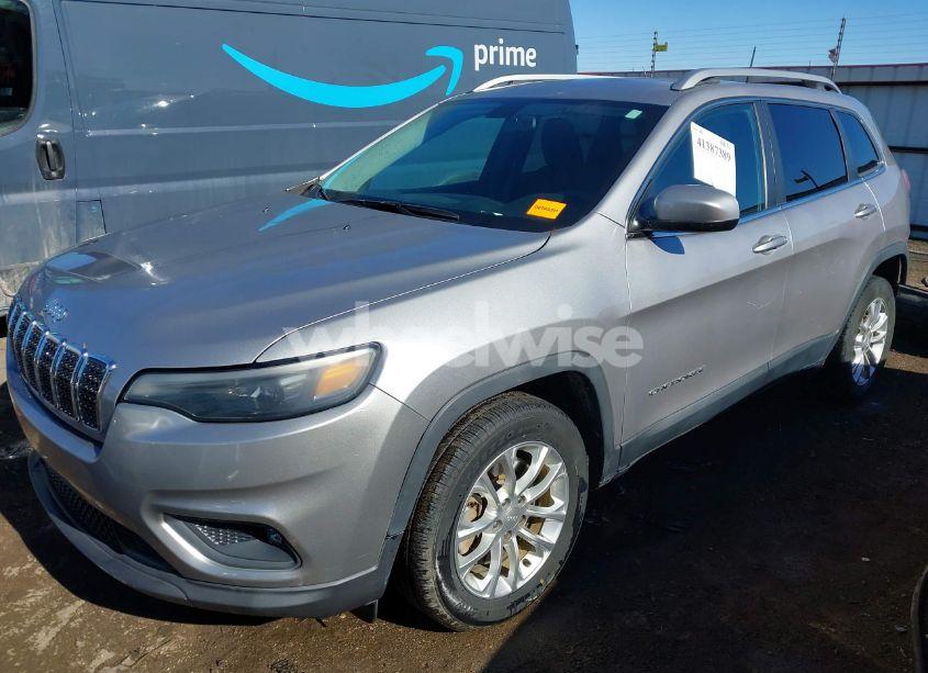 Photo 2 of 2019 Jeep Cherokee LATITUDE FWD (VIN 1C4PJLCB7KD171236)