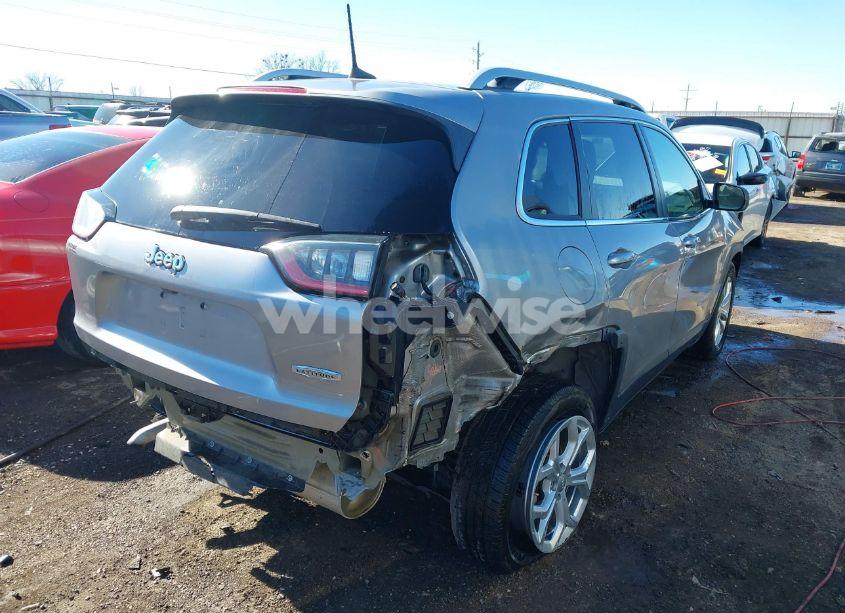 Photo 4 of 2019 Jeep Cherokee LATITUDE FWD (VIN 1C4PJLCB7KD171236)