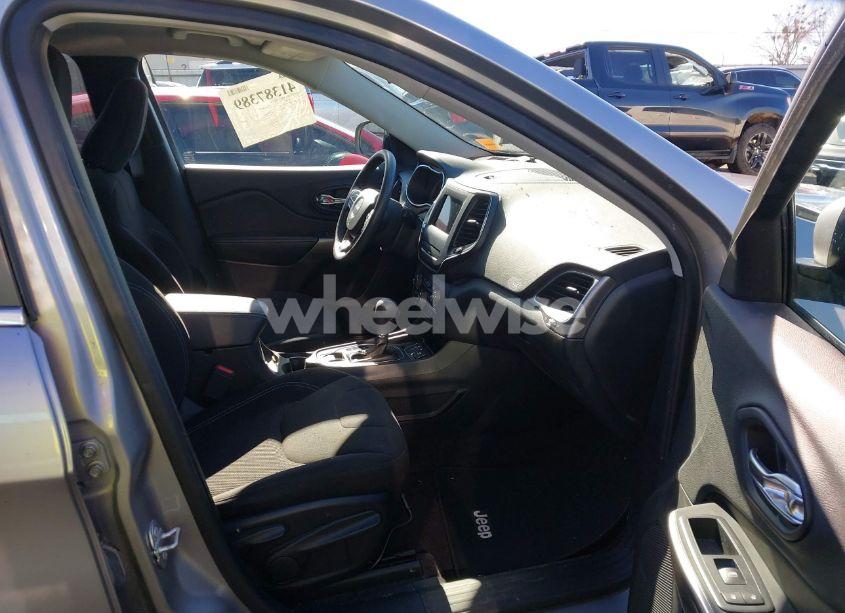 Photo 5 of 2019 Jeep Cherokee LATITUDE FWD (VIN 1C4PJLCB7KD171236)