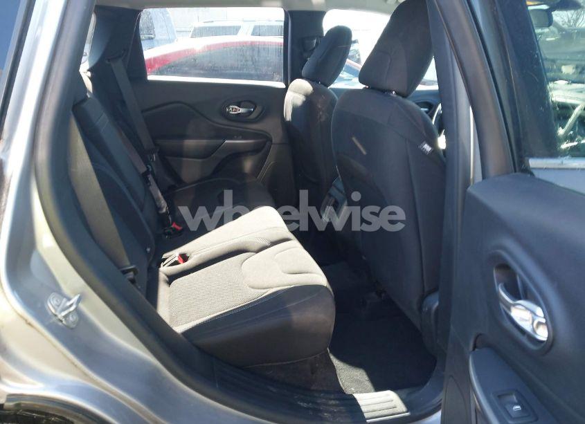 Photo 8 of 2019 Jeep Cherokee LATITUDE FWD (VIN 1C4PJLCB7KD171236)