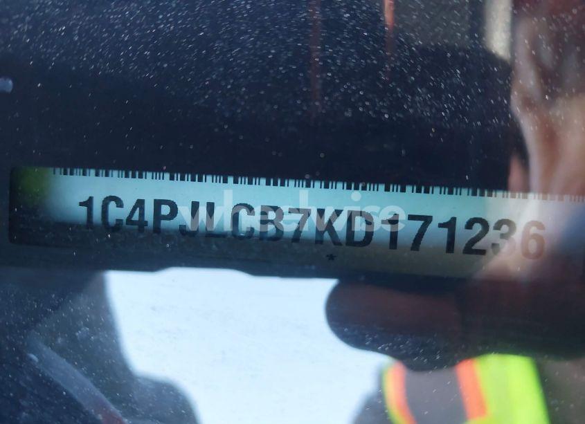 Photo 9 of 2019 Jeep Cherokee LATITUDE FWD (VIN 1C4PJLCB7KD171236)