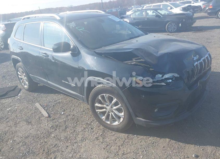 2019 Jeep Cherokee LATITUDE FWD (VIN 1C4PJLCB7KD242192) main photo