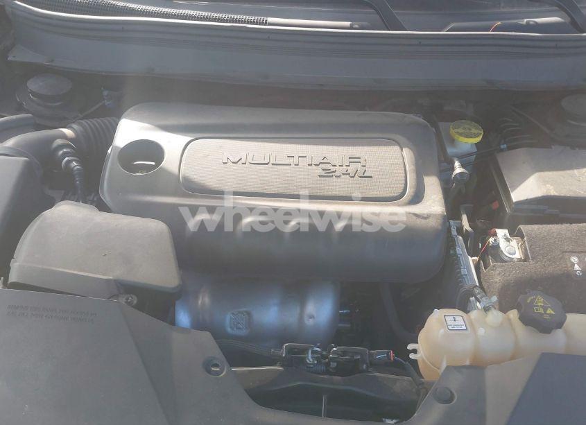 Photo 10 of 2019 Jeep Cherokee LATITUDE FWD (VIN 1C4PJLCB7KD242192)