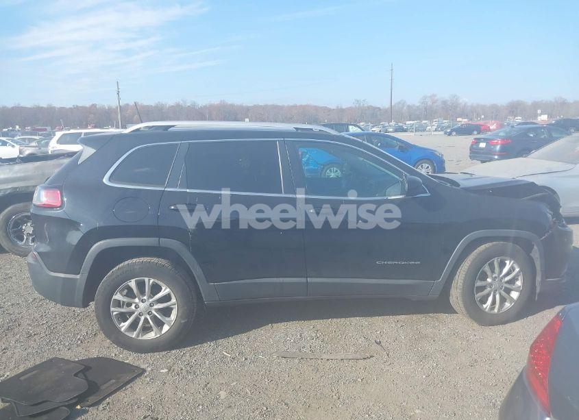 Photo 13 of 2019 Jeep Cherokee LATITUDE FWD (VIN 1C4PJLCB7KD242192)