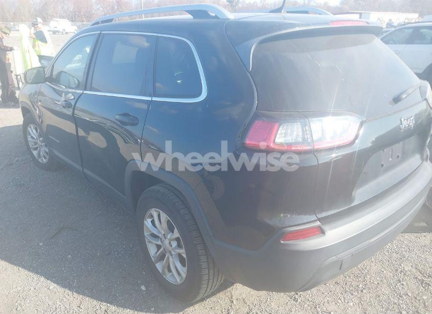 Photo 3 of 2019 Jeep Cherokee LATITUDE FWD (VIN 1C4PJLCB7KD242192)