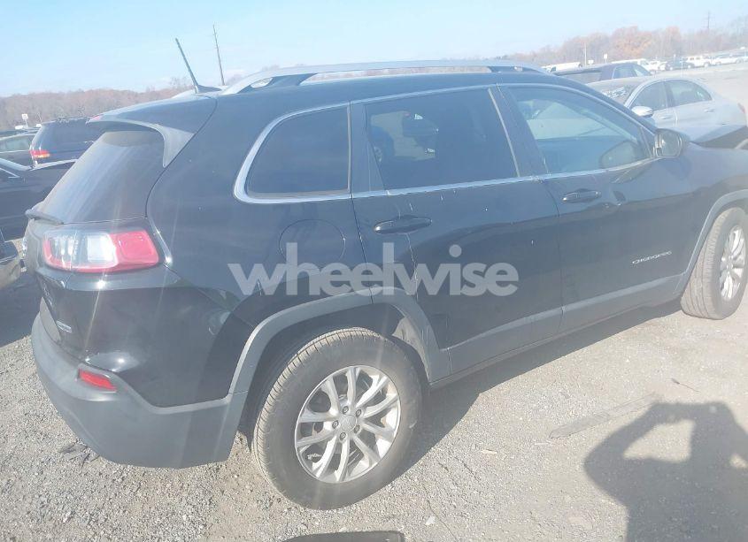 Photo 4 of 2019 Jeep Cherokee LATITUDE FWD (VIN 1C4PJLCB7KD242192)