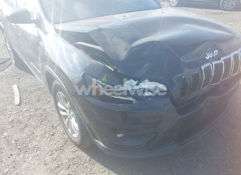 Photo 6 of 2019 Jeep Cherokee LATITUDE FWD (VIN 1C4PJLCB7KD242192)