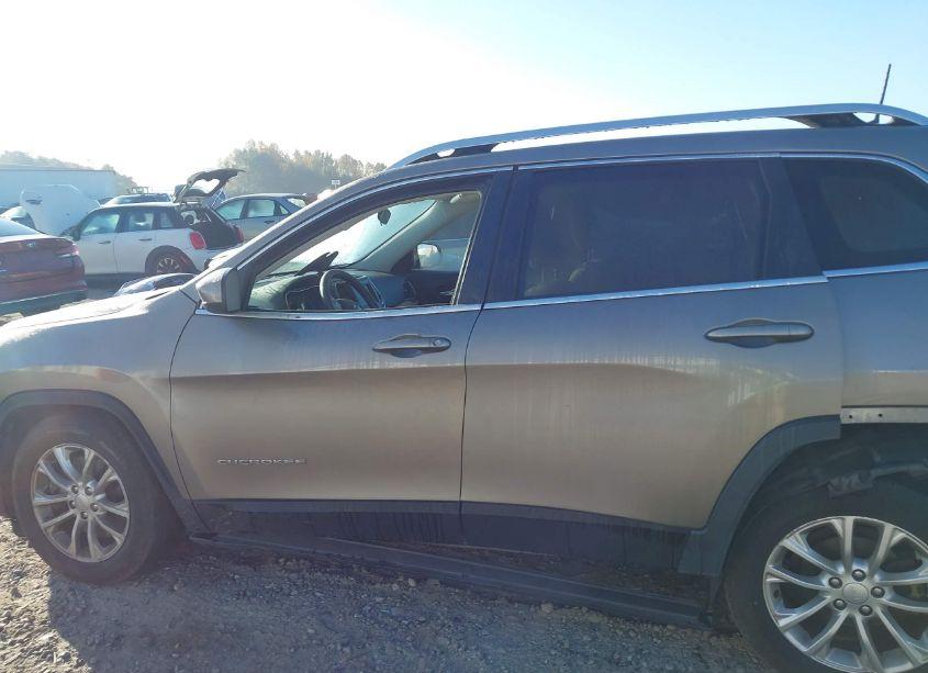 Photo 14 of 2019 Jeep Cherokee LATITUDE FWD (VIN 1C4PJLCB7KD248557)