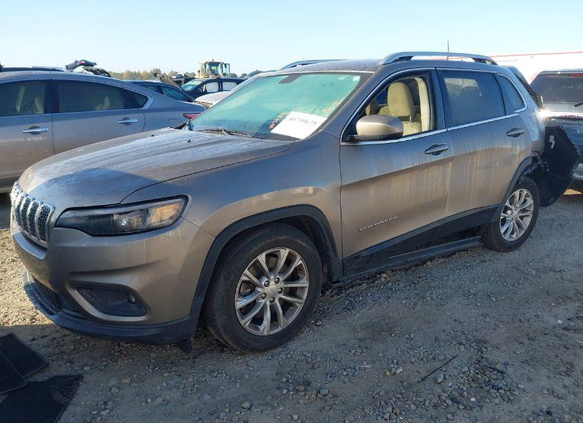 Photo 2 of 2019 Jeep Cherokee LATITUDE FWD (VIN 1C4PJLCB7KD248557)