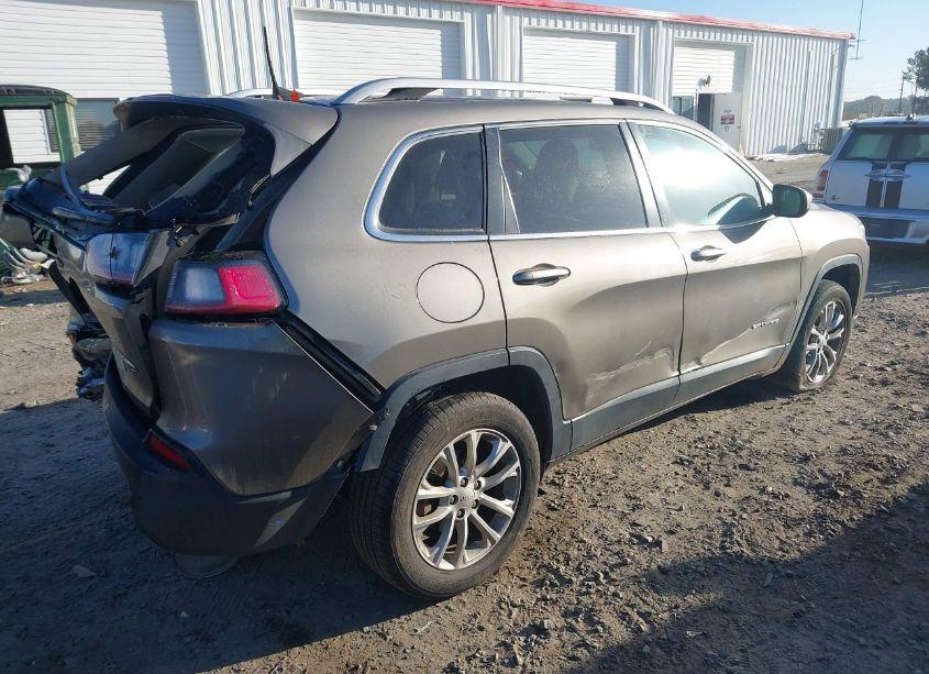 Photo 4 of 2019 Jeep Cherokee LATITUDE FWD (VIN 1C4PJLCB7KD248557)